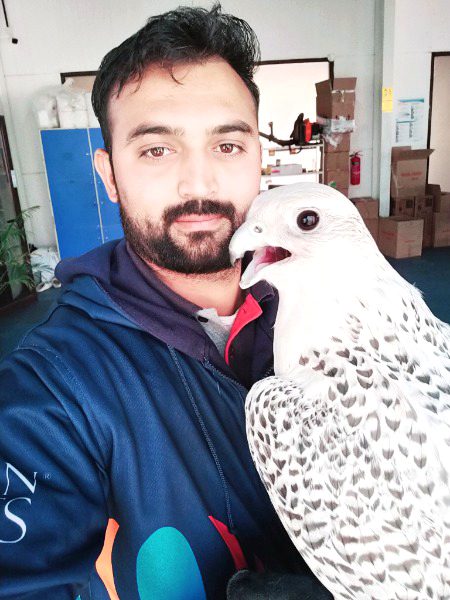 کچھ اس لئے بھی تم سے محبت ہے مجھ کو دوست 🍂
میرا کوئی نہیں ہے تمھارا کوئی تو ہو 🥀