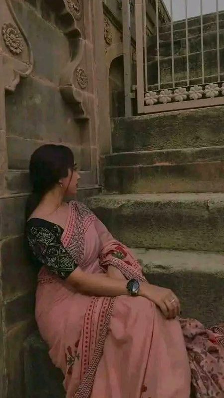 گرفت ہاتھوں کی ڈھیلی پڑی تو جان گۓ..
یہ وہی جگہ ہے جہاں راستے بدلنے ہیں💔Unzii🥀