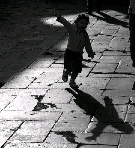 "کشتیٔ عُمرِ رواں حالات کی دلدل میں تھی ۔"🤍🖤