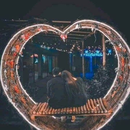 اگر تمہیں لگتا ہے
"کہ تم میری نظروں سے اوجھل ہو"
تو یہ فقط "خام خیالی" ہے
جس دن سے تمہیں "جانا" تھا
اُس دن سے لیکر
"انفینیٹی" کے اُس نامعلوم دن تک
کہ جس دن کے سورج کو کبھی طلوع ہونا ہی نہیں ہے
"تم میرے لاشعور کے حصار میں ہو...!
کیونکہ
تم 🌙 میری دل کی آنکھوں کا
"محبوب نظارہ " ہو..!❤️💚🥀