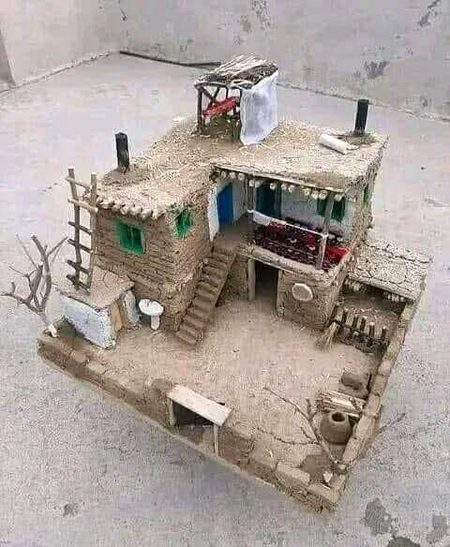 مٹی بھی جمع کی کھلونے بھی بنا کر دیکھا 
زندگی کبھی نہ مسکرائی پھر بچپن کی طرح