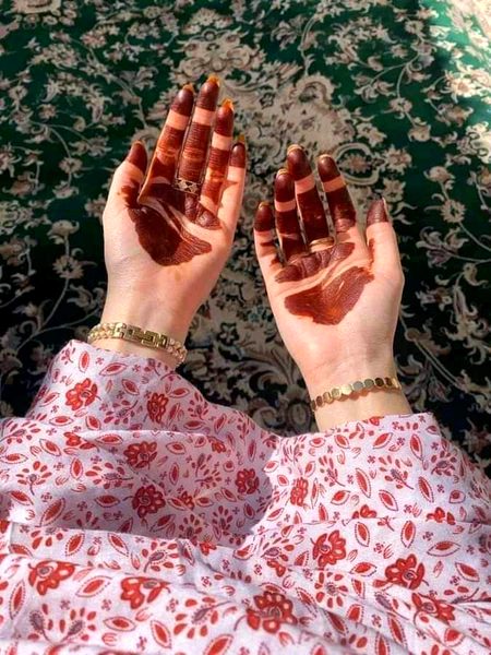 عورت کی پہچان
جس عورت کے ہاتھ
نرم ہوں وہ لاڈلی ہوتی ہے__!!🖤🌹🏵️