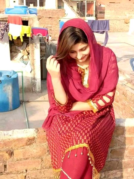 اے حسرت دیدار یہ کیا راز ھے آخر🥀
وہ سامنے آتے ھیں تو دیکھا نہیں جاتا🔥 Mahii 💔