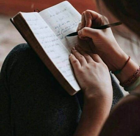 تو نے خط میں مجھے "سرکارِ غزل" لکھا ہے
تجھ پہ سو بار _نچھاور تیری سرکار، غزل...!