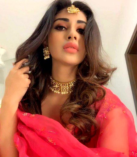 Mouni roy
