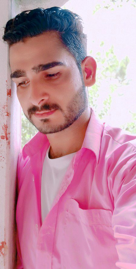 دل شکستہ ہی سہی کوئی بزم سجا لی جائے ___
یادِ جاناں سے کوئی شام نہ خالی جائے __ 😍😍