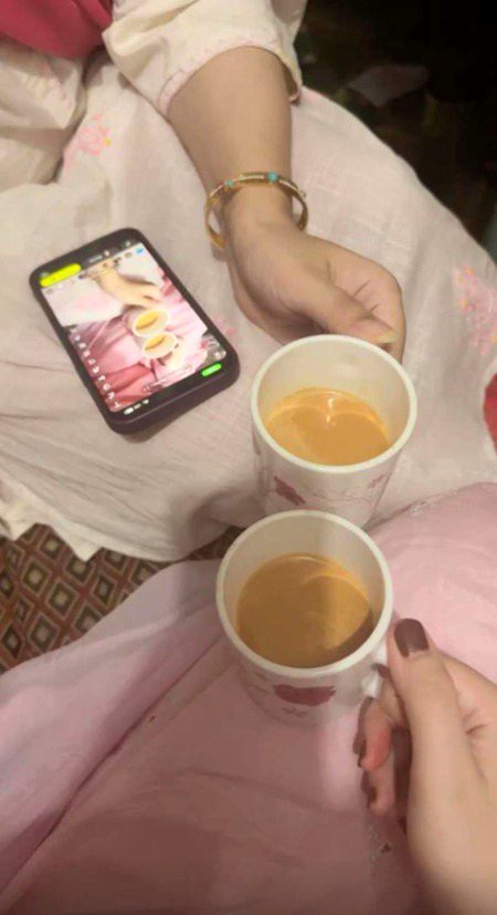 میں تو بس اسکے تصور کی گرہ کھولتا ہوں!
اور وہ____خود میری مسکان میں آ جاتا ہے!