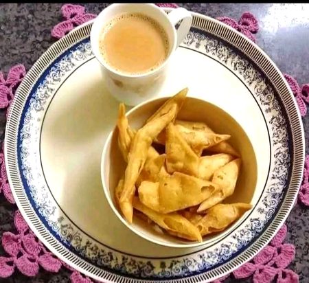 چائے کی خوشبو میں چھپی ہوئی ہے وہ گرم جوشی، جو دل کے بوجھ کو بھی ہلکا کر دیتی ہے۔"
"❤️✨🌸"