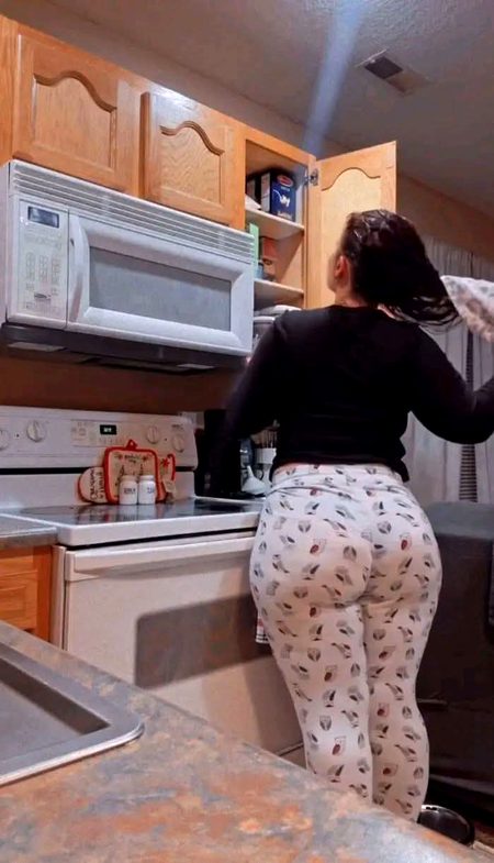 Gym and bath session 
Body ko relex rkhny k lye cofe zarori ha 
Kn kn pena chta