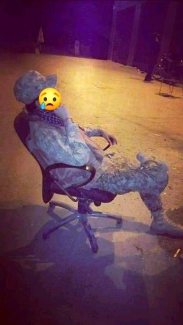 Dil tutega to fariyad karoge tum bhi,
Ham na rahe to hame yad karoge tum bhi,
Aaj kehte ho hamare paas waqt nahi,
Par ek din mere liye Waqt barbad karoge tum bhi.