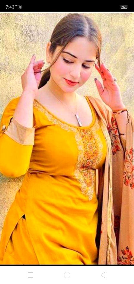 وہ کیا گیا کہ، رفاقت کے سارے لُطف چلے گئے
میں کس سے روٹھ سکوں گا، کسے مناؤں گا🔥 MAHii 💔