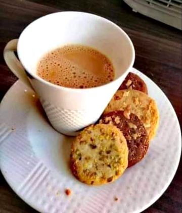 🌦️چھوڑو یہ شاعری، یہ برسات ،یہ برفباری 
☕دھند کا سماں ہے، چائے پیتے ہیں باری باری
.#$hari