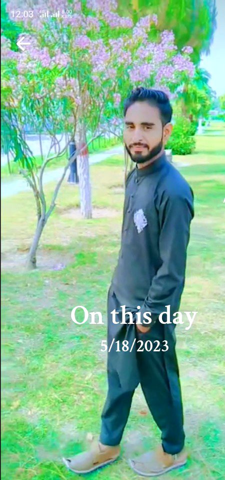 _تیرے لحاظ میں ٹھکرا کر آیا ہوں جِسے وہ تجھ سے ڈھیر حسین تھا اور نہایت با ادب  بھی لیکن میں جو ہوں خر دماغ سا لڑکا تیرے جیسے کوفہ طبعیت پہ دل ہار بیٹھا ہوں۔😖💔_