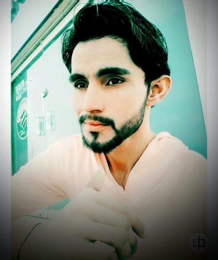 میرے چپ رہنے سے ناراض نہ ہوا کرو🙄😕
دراصل خوبصورت لوگ کم بولا کرتے ہے۔۔۔😜
。...Aliyaan Jaan