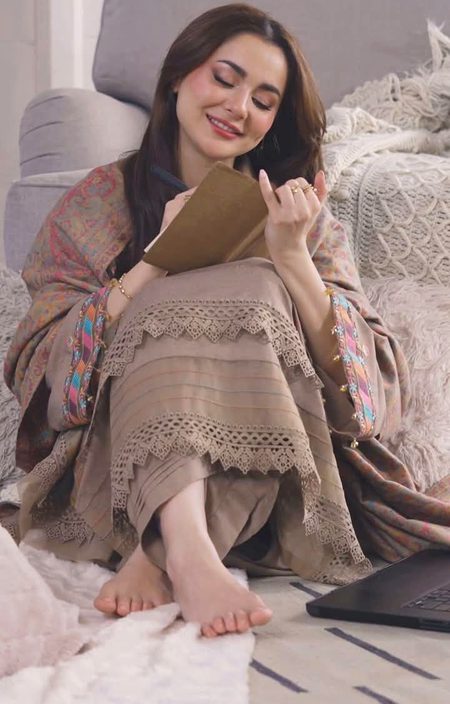 میں عشق بے نیاز ہوں تم حسن بے پناہ..
میرا جواب ہے نہ تمہارا جواب ہے💔Unzii🥀