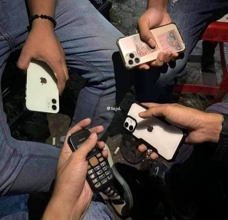 میں گیا تھا سوچ کے باتیں بچپن کی ہونگی
دوست مُجھے اپنی ترقی کے قصے سُنانے لگے
"شاہ_میر"🔥🖤