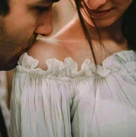 مصور عالم کی بنائی گئی✨🌸 
تمام تر 
تخلیقات میں سے 
میرے دل نے
 جسکو محبت کرنے کے لیے چنا !
وہ شخص فقط تم ہو !✨❤