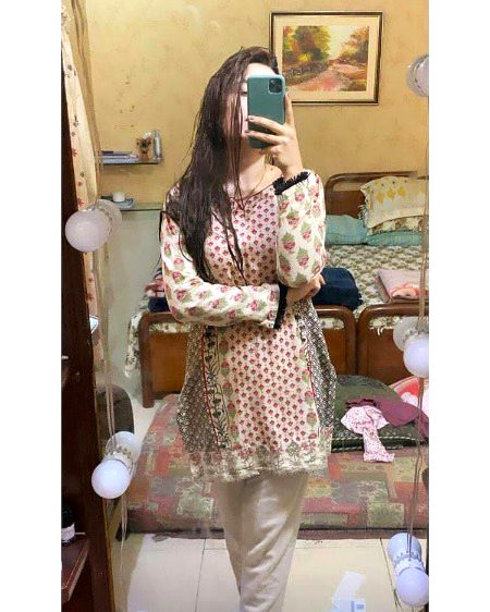 تیری صورت پہ نہیں ہم تو تیری سادگی پہ مرتے ہیں۔
🥀