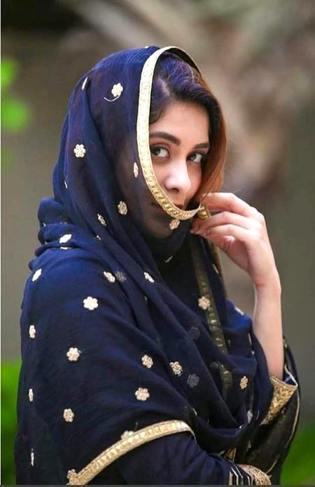 پھر کسی شخص کی آنکھوں نے مجھے کھینــچ لیا.
میـں نے ہـر بار محبتــــ سے بہت توبہ کی💔Unzii🥀