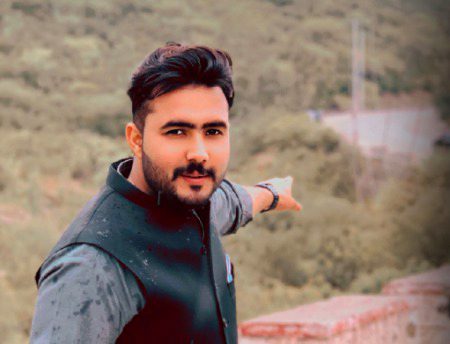 لاکھ بہتر هے زمانے کی خبر رکھنے سے!!!!!!
ایک ہی شخص کے ہر دکھ سے شناسا ہونا۔___🎀