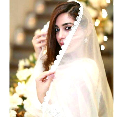 توں لکھ کروڑ ہزار سہی🥀 میں ککھ دا نہیں لاچار سہی. توں حسن جمال دا مالک... 
سہی.... میں کوجھا تے بیکار سہی. توں باغ بہار دی رونق سہی. توں ڳل پھل تے میں خار سہی. میکوں شاکؔــر اپݨے نال چا رکھ. میں نوکر توں سرکار