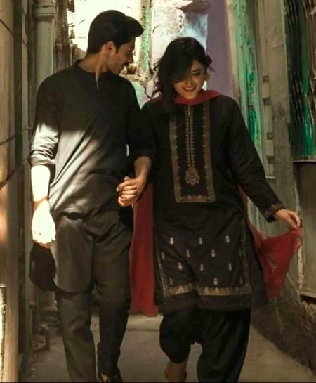 آج ایک بات تو بتاؤ مجھے؟
زندگی خواب کیوں دکھاتی ہے🔥 Mahii 💔