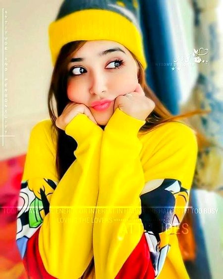 میں نے کہا اک پل میں کیسے نکلتی ہے جان 
اس نے چلتے چلتے میرا ہاتھ چھوڑ دیا 💔