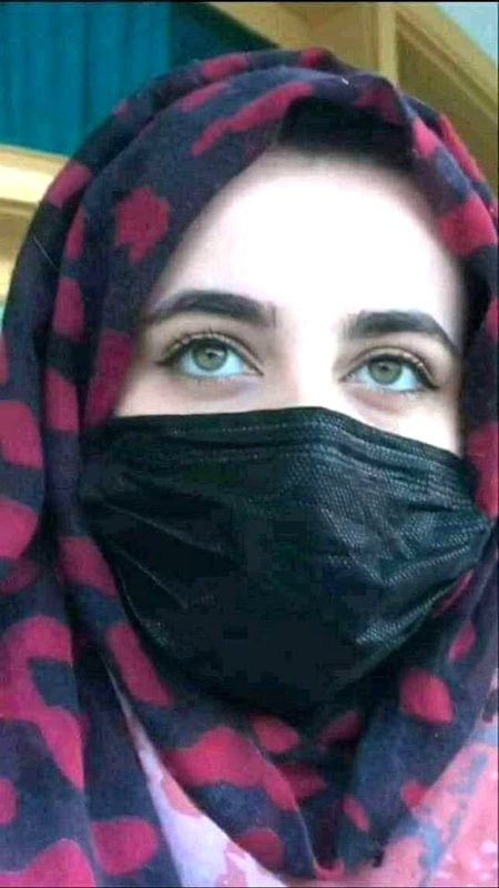یہ بھی تو ممکن ہے کہ تم 
میرے لفظوں کے زریعے جتنا مجھے جان پائے ہو_
سب جھوٹ ہو؟
سب فسانہ ہو؟
 حقیقت کچھ اور ہو😴