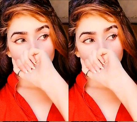 میں لوگوں کو بس ایک ہی بار پرکھتی ہوں 
پھر تعلق تو رکھتی ہوں مگر دل میں نہیں رکھتی
🔥