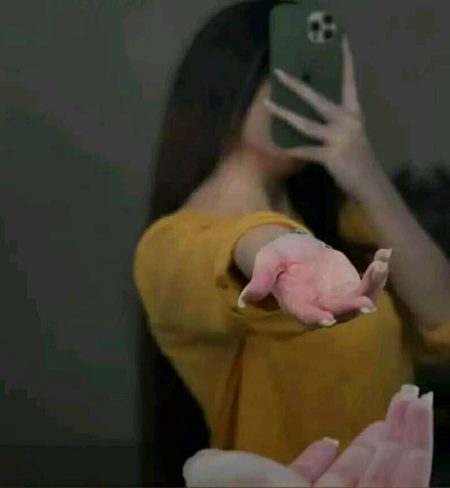 ہمیں عشق ہےاپنی زات سے 
ہم فقط اپنے ہی دیوانے ہیں❤️✨