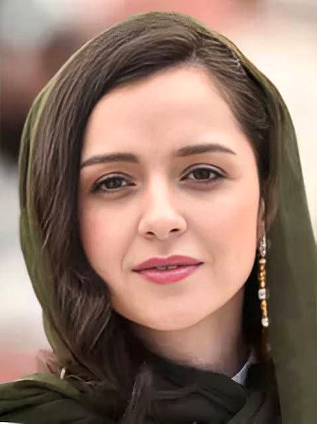 تُم بتاؤ  گے  مُجھے  آگ  کی حِدَّت کتنی
عشق ہوجائے تو ہو جاتی ہے شِدَّت کتنی
لوگ مِلتے ہیں بِچھڑتے ہیں چلے جاتے ہیں
ہاں مگر مِل کے بِچھڑنے کی ہے عِدَّت  کتنی
شاعری   طَرزِ بَیاں    عَکسِ  جَمالِ یاراں
اِس میں ترکیب ہے کیا اور ہے جِدَّت کتنی
  ❣️❣️ Jaana ❣️❣️🥀💞