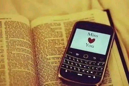 پڑھ کے قرار آئے دل کو وہ تحریر بھیج دو🥀 
تنہائی میں کرے باتیں وہ تصویر بھیج دو 🥀
 زندگی کی تھکن مٹ جائے جس سے🥀  
 اپنے مرہمی لمس کی وہ تاثیر بھیج دو🥀🖤