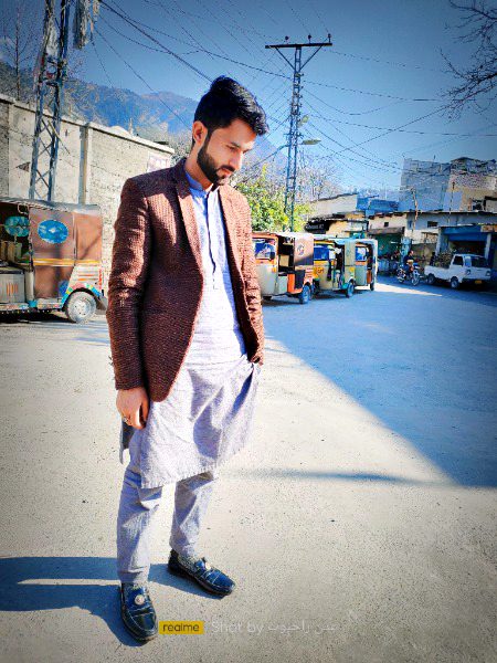 *محبت کے علاوہ بھی لوگ ملتے ہیں عادتاً، رسماً، تکلفاً، ضرورتاً🥀🌚*