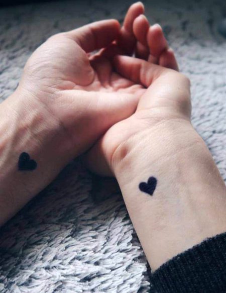 ایسے الزام سے ___پھر بھلا کون مکرنا چاھے
کہ تجھ سے منسوب کریں مجھکو زمانے والے🔥 Mahii 💔