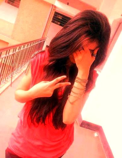 محبتوں کا بھرم ہم سنبھال رکھتے ہیں
کہ ہر طرح سے کسی کا خیال رکھتے ہیں.. ....A
Um e Hania
