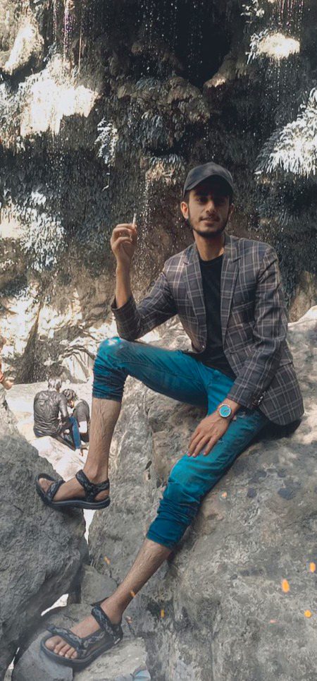 Mn capstan cigarettes ka add de rha tha...or koi bt nh ha...