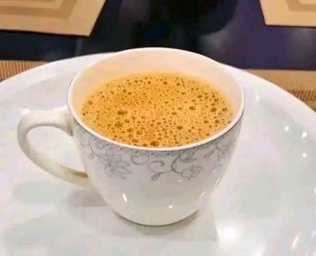 زندگی چاۓ بنانے کی طرح ہے ☕️🥀
اپنی انا کو اُبالیں
اپنی پریشانیوں کو بخارات سے نِکالیں
اپنے غموں کو کم کریں
اپنی غلطیوں کو فلٹر کریں 
اور خوشی کا مزہ چکھیں ❤️☕️