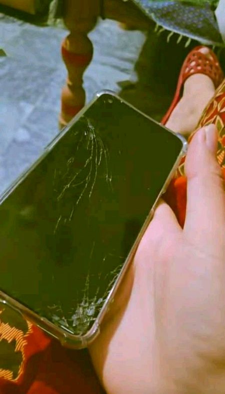 mbl me mat sho 😢😢sok b rata sam ki