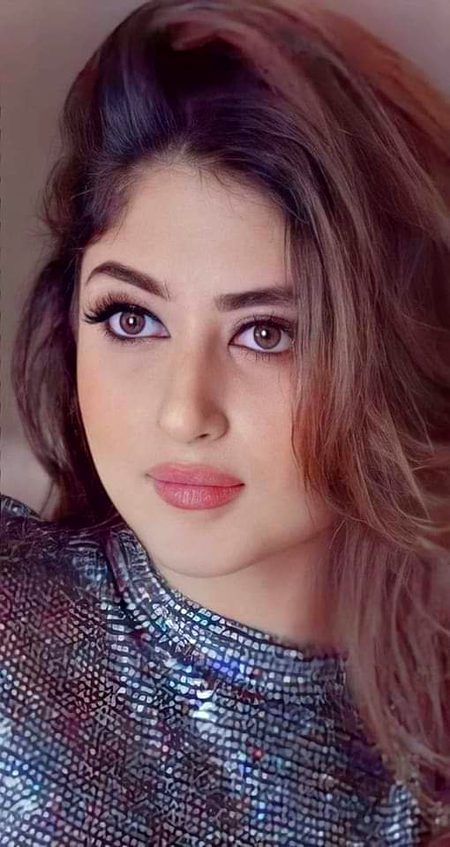 طفل نو کی اشک باری سے یہ عقدہ کھل گیا
داستانِ غم سے ہے آغازِ بابِ زندگی🔥 Mahii 💔