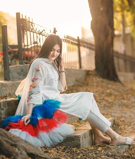 ذکر بھی اس سے کیا بھلا میرا🥀
اس سے رشتہ ہی کیا رہا میرا🔥 Mahii 💔