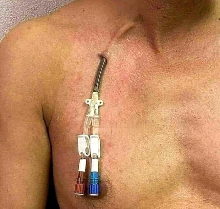 زخم وہی ہے جو ہنس کے چھپا لیا ہم نے.
جو بتا دیا وہ تو تماشہ بن گیا🔥 Mahii 💔