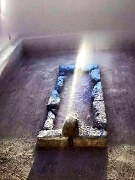ایک طرفہ محبت  بڑی بد نصیب ہوتی ہے. یہ اس قبر کی طرح ہے جس کا کوئی "والی وارث" نا ہوں.