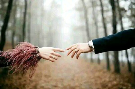 غلط فہمی چھوٹی ہو یا بڑی
اتنی زہریلی ہوتی ہے کہ
سالوں پر محیط گزرے
سنہرے پَل کو خاک میں مِلا دیتی ہے🔥🥀