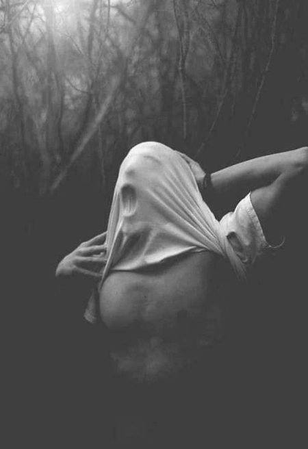 کوئی پُوچھے تو مَیں کہتا ہوں خَفا ہے مُجھ سے
زِندگی، چیخ کے کہتی ہے، نہیں_رَابطہ ہے🔥 Mahii 💔