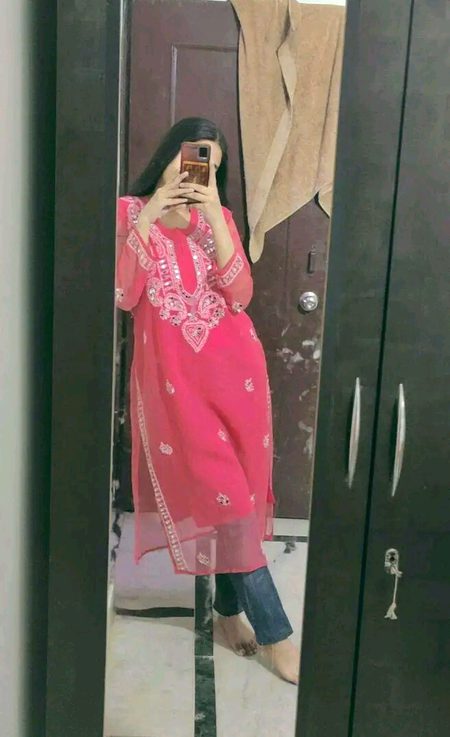 I don't care ke log mere baare,
 Mai kya sochte hai
  Kyunki berozgar logo ke pass hi
Sochne ka kaam hota hai ❤️❤️🔥💯