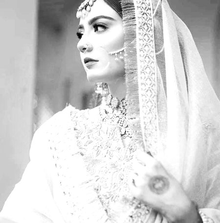 ٹھراؤ  نام کی کوئی چیز نہیں ہے اس میں 
یار وہ شخص محبت سے بھی اُکتا جاتا تھا🔥 Mahii 💔