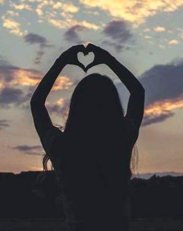 تم سے محبت ہے۔۔۔۔جاناں
ورنہ اتنے نخرے اور ۔۔۔ہم🖤