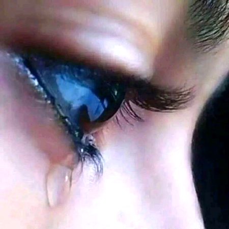 ہاں یاد آیا اس کے آخری الفاظ یہ تھے۔🥀
اگر جی سکو تو جی لینا ویسے اگر مر جاو تو اچھا ہے۔🔥 Mahii 💔