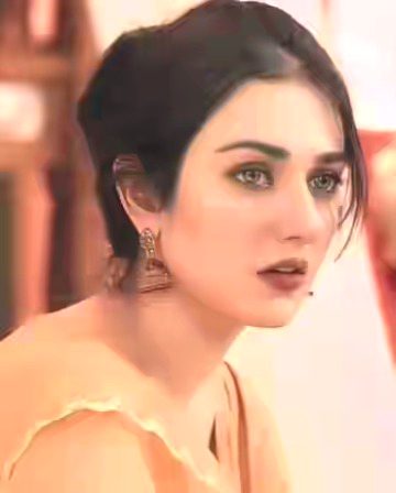 یَہ بِھی ہَو سَکتَا ہَے، یَکّدَم کَوئِی اَچھا لَگ جَائَے ۔۔۔
بَات کٌچھ بِھی نَہ ہَو، اَور دِل مَیں تَمَاشَہ لَگ جَائَے ۔۔۔