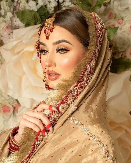 ایسا نہ ہو کہ رنج رہے پھر تمام عُمر .
جی بھر کے دیکھ لے کہ مقرر نہیں ہُوں میں💔Unzii🥀